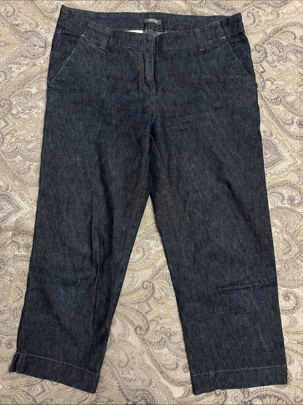 Kenneth Cole Reaction dark blue denim capris, excellent used condition, size 6